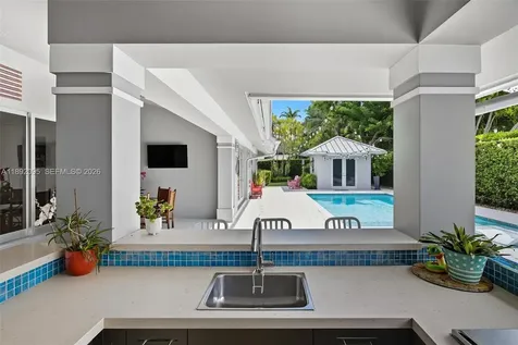 5800 SW 99th Terrace Pinecrest FL 33156