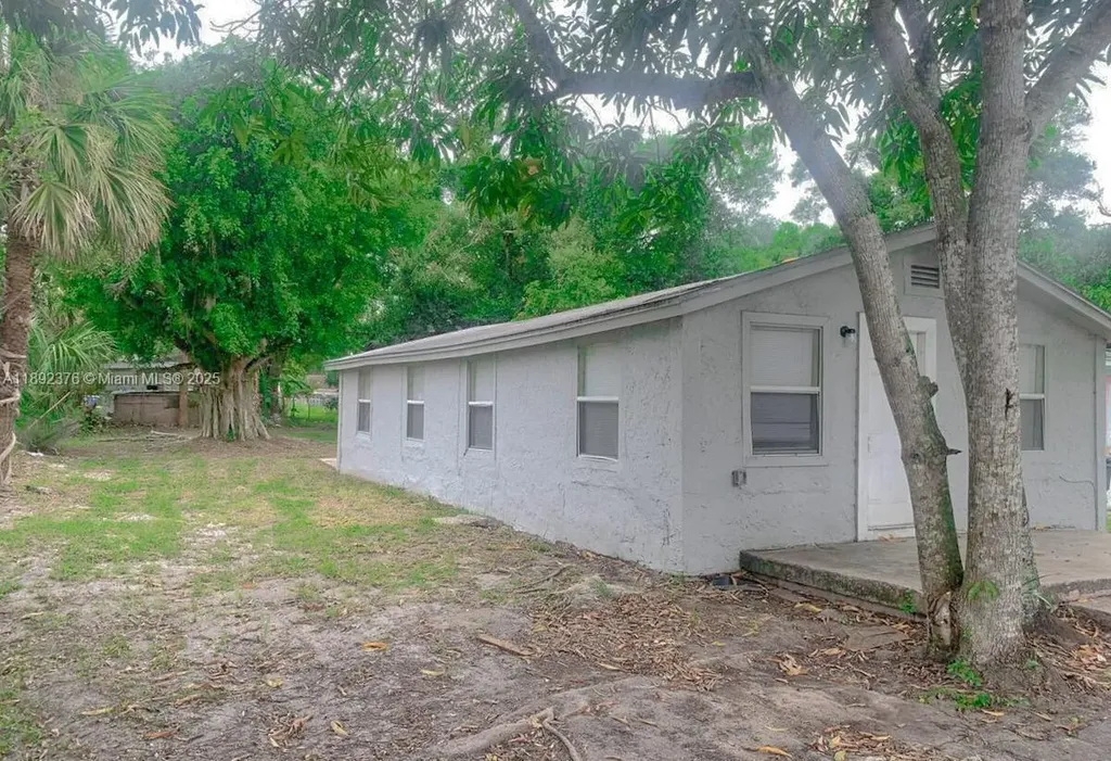 309 N 17th Street Fort Pierce FL 34950