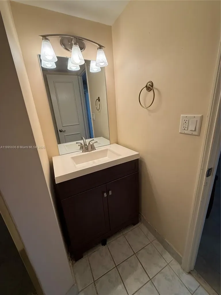 2860 NE 14th St Causeway Pompano Beach FL 33062