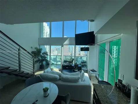 41 SE 5th Street Miami FL 33131