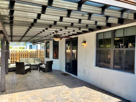 9731 NW 10th Terrace Miami FL 33172