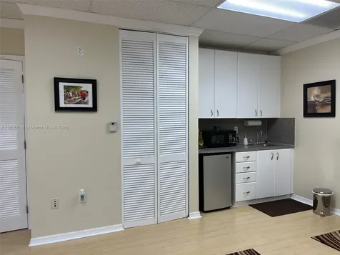 5220 S University Drive Davie FL 33328