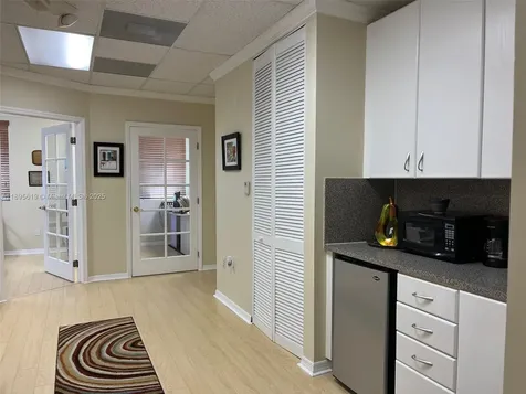 5220 S University Drive Davie FL 33328