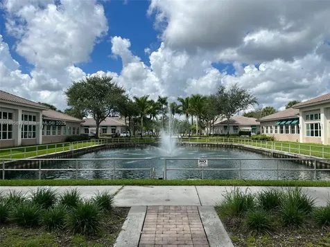 5220 S University Drive Davie FL 33328