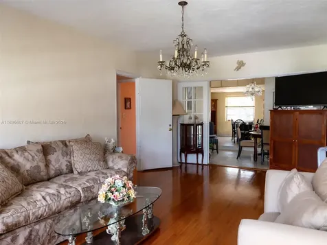 1242 SW 21st Terrace Miami FL 33145