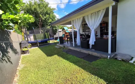 10305 SW 149th Terrace Miami FL 33176