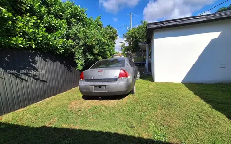 10305 SW 149th Terrace Miami FL 33176