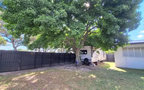 10305 SW 149th Terrace Miami FL 33176