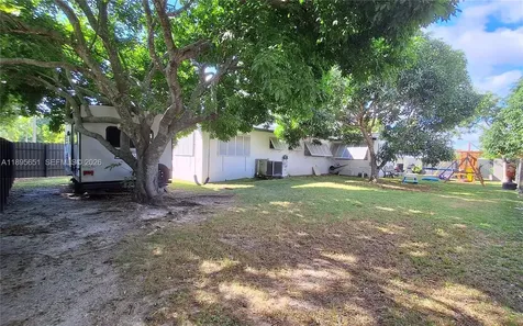10305 SW 149th Terrace Miami FL 33176