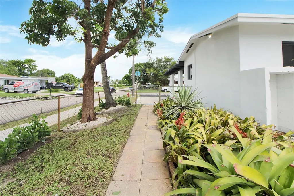 2880 SW 2nd Street Fort Lauderdale FL 33312