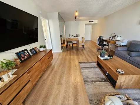 18061 Biscayne Boulevard Aventura FL 33160