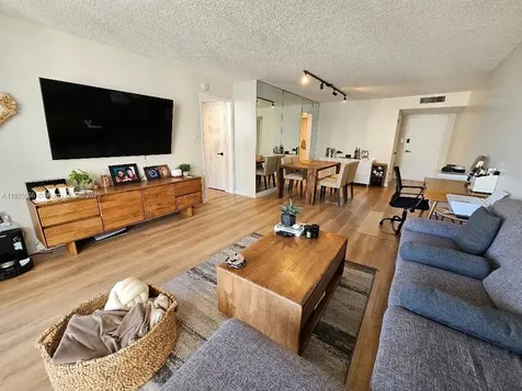 18061 Biscayne Boulevard Aventura FL 33160