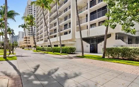 2625 Collins Avenue Miami Beach FL 33140