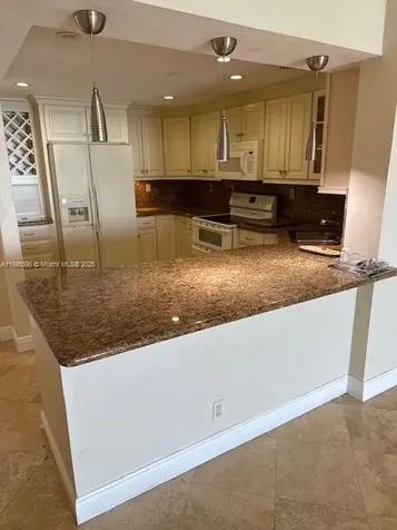 2625 Collins Avenue Miami Beach FL 33140