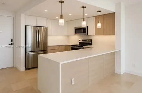 2625 Collins Avenue Miami Beach FL 33140