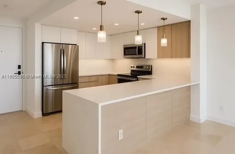 2625 Collins Avenue Miami Beach FL 33140