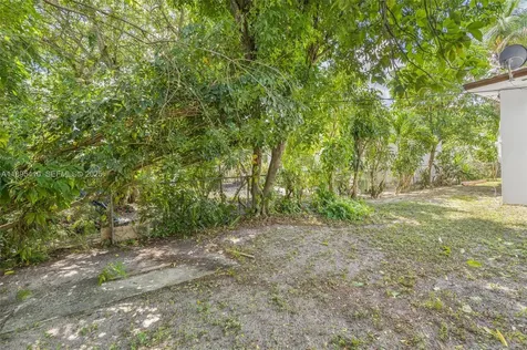 12037 NW 8th Avenue North Miami FL 33168