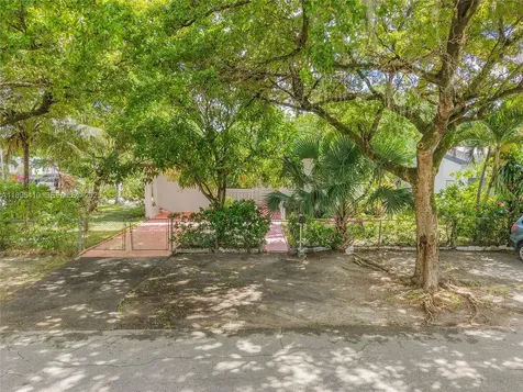 12037 NW 8th Avenue North Miami FL 33168