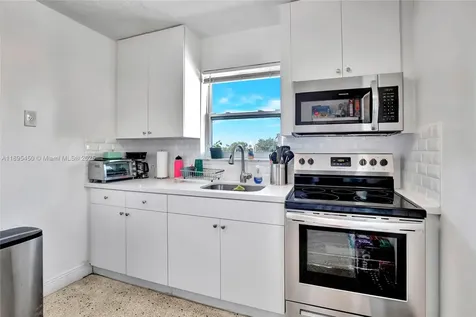458 SW 9th Street Miami FL 33130