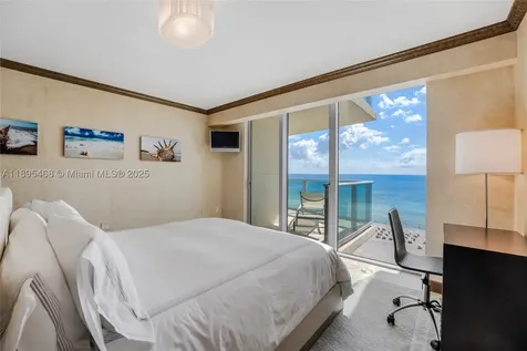 1455 Ocean Drive Miami Beach FL 33139
