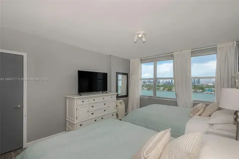 3 Island Avenue Miami Beach FL 33139