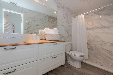 3 Island Avenue Miami Beach FL 33139