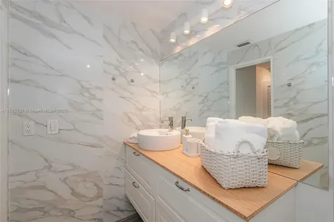 3 Island Avenue Miami Beach FL 33139