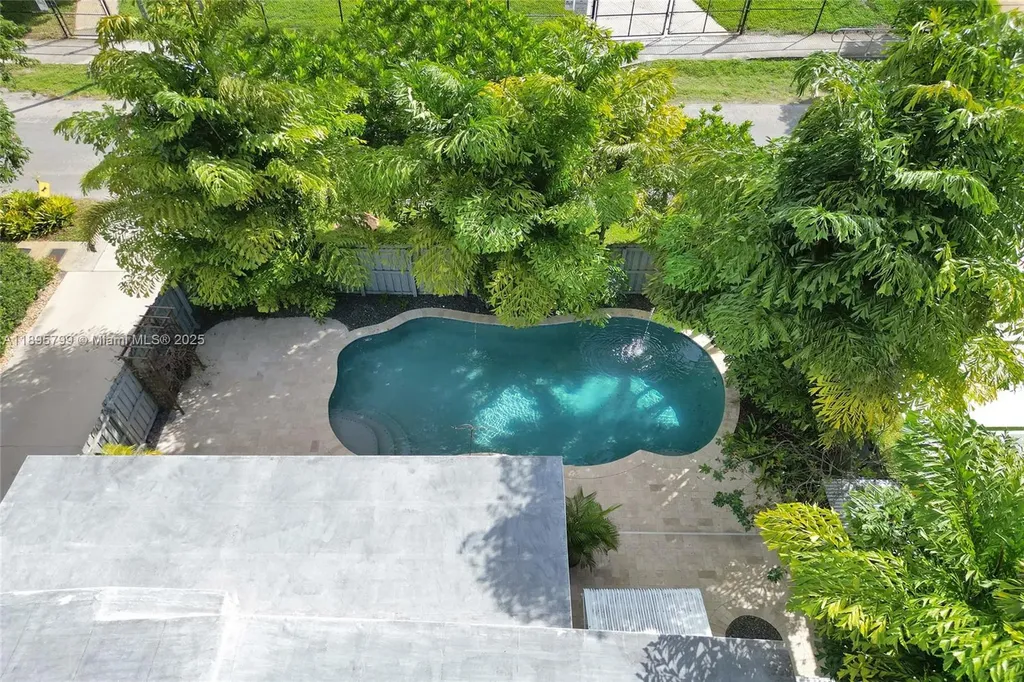 1413 NE 17th Way Fort Lauderdale FL 33304