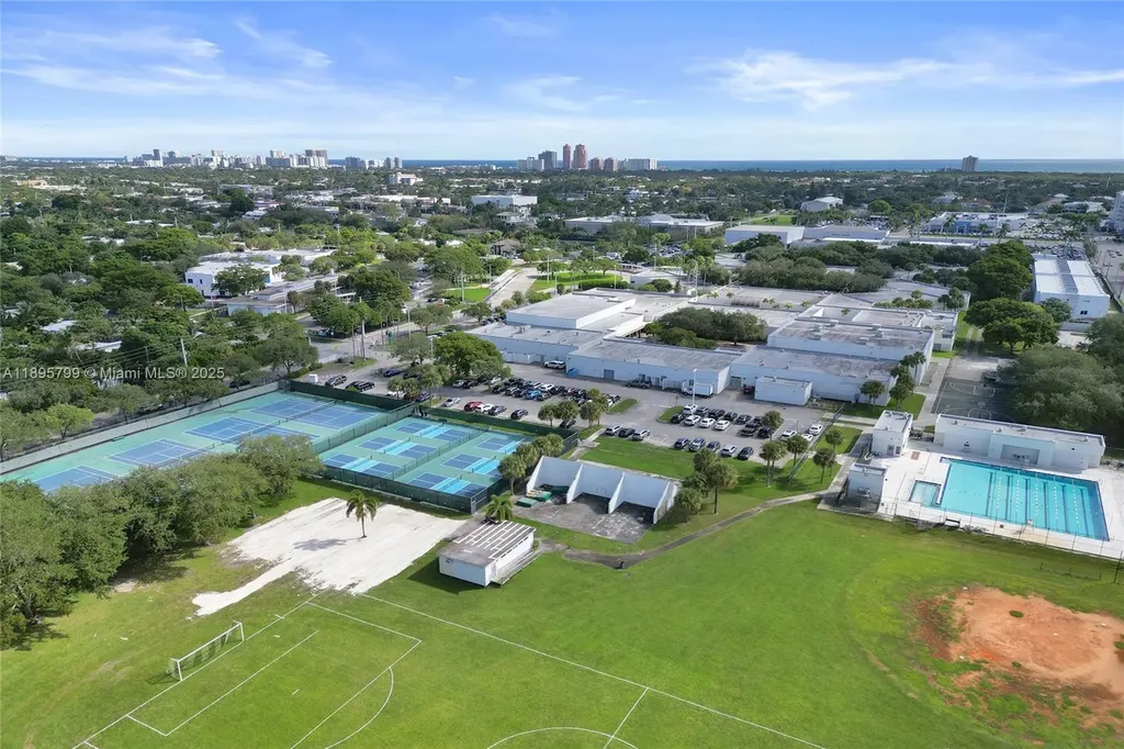 1413 NE 17th Way Fort Lauderdale FL 33304