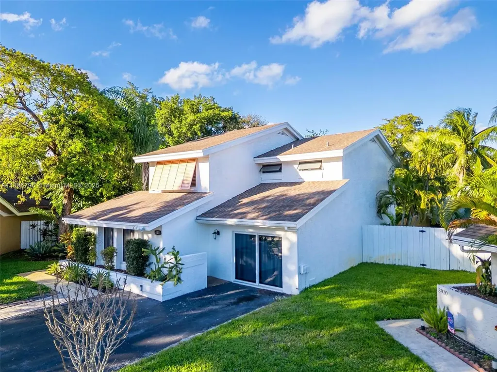 8211 SW 39th Court Davie FL 33328