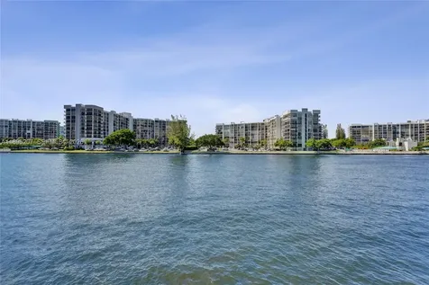 3000 S Ocean Drive Hollywood FL 33019
