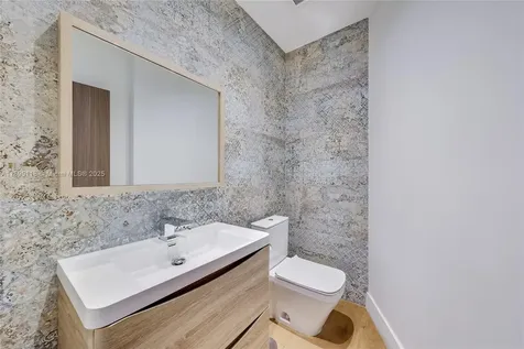 5244 Alton Road Miami Beach FL 33140