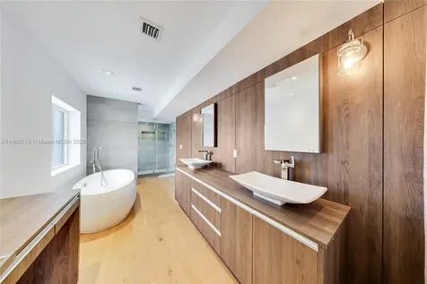 5244 Alton Road Miami Beach FL 33140