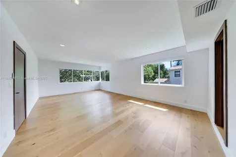 5244 Alton Road Miami Beach FL 33140