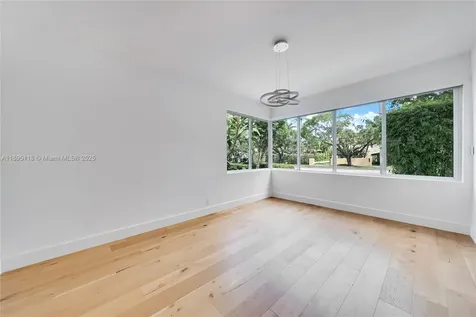 5244 Alton Road Miami Beach FL 33140