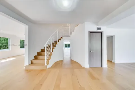 5244 Alton Road Miami Beach FL 33140
