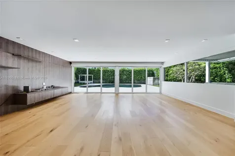 5244 Alton Road Miami Beach FL 33140