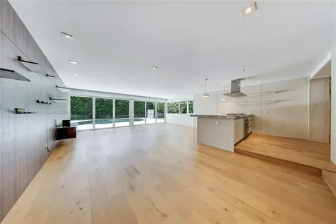 5244 Alton Road Miami Beach FL 33140