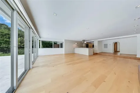 5244 Alton Road Miami Beach FL 33140