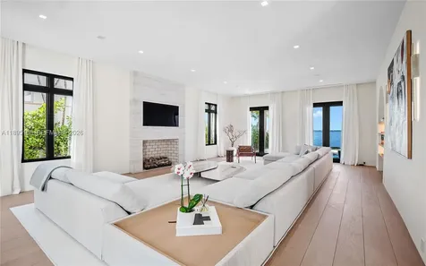 5300 N Bay Road Miami Beach FL 33140