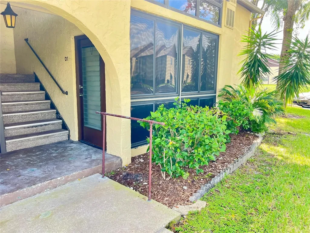 340 Pine Ridge Circle Green Acres FL 33463