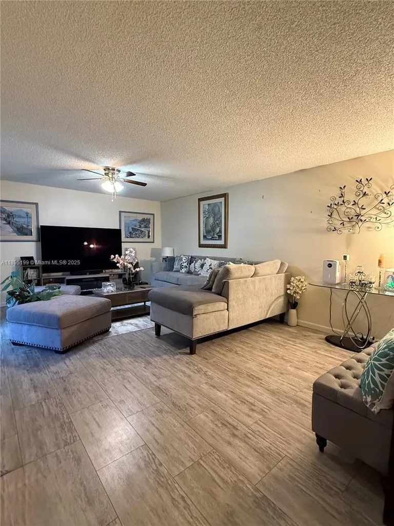 7831 Tam Oshanter Boulevard North Lauderdale FL 33068