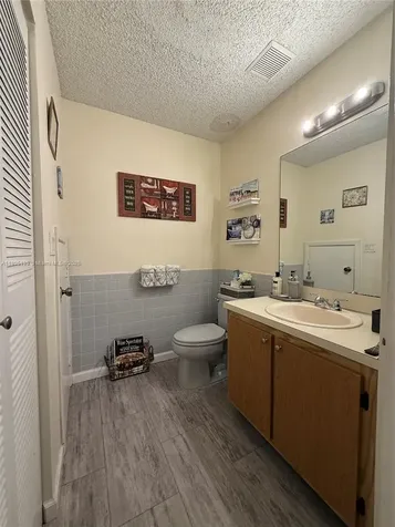 7831 Tam Oshanter Boulevard North Lauderdale FL 33068
