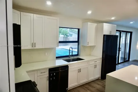 7321 Allen Drive Hollywood FL 33024