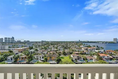 1000 E Island Boulevard Aventura FL 33160