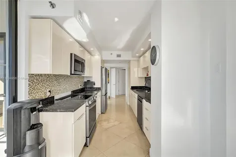 1000 E Island Boulevard Aventura FL 33160
