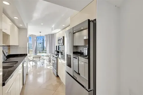 1000 E Island Boulevard Aventura FL 33160