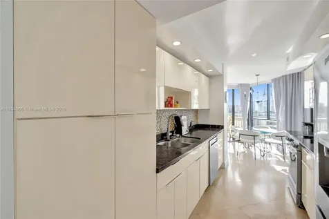1000 E Island Boulevard Aventura FL 33160