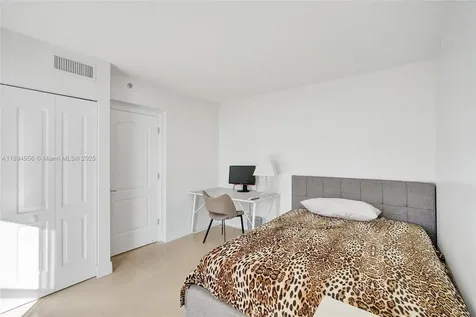 1000 E Island Boulevard Aventura FL 33160