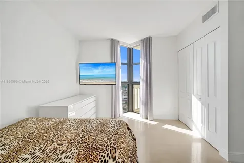 1000 E Island Boulevard Aventura FL 33160